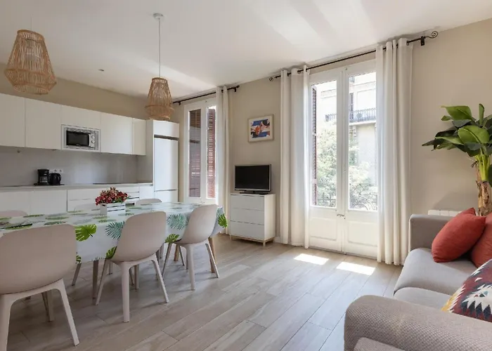 Ferienwohnung Fuer 6 Personen Ca 90 Qm In Barcelona-Eixample, Costa Brava Costa Del Maresme